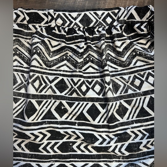 NWT Black and White BCX Skirt - Picture 3 of 8
